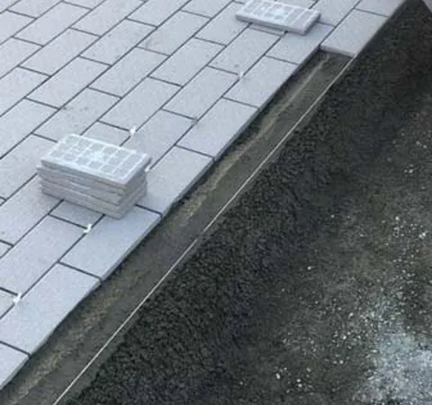 Unsere Abbrucharbeiten werden effizient und sicher durchgeführt. Wir kümmern uns um den fachgerechten Rückbau und die Entsorgung von Bauabfällen.